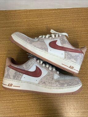 Nike Air Force 1’07 LV8 Size 11